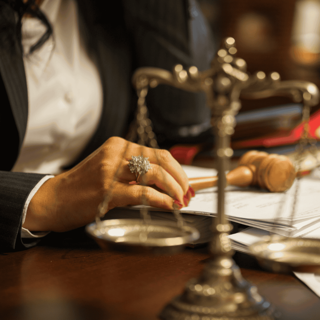 حق‌شناس بهترین وکیل کیفری در اصفهان گلزار